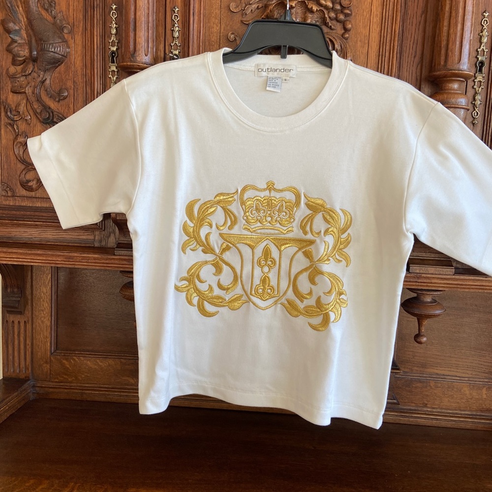 NWOT- LUXURIOUS TEE - METALLIC GOLD CREST
